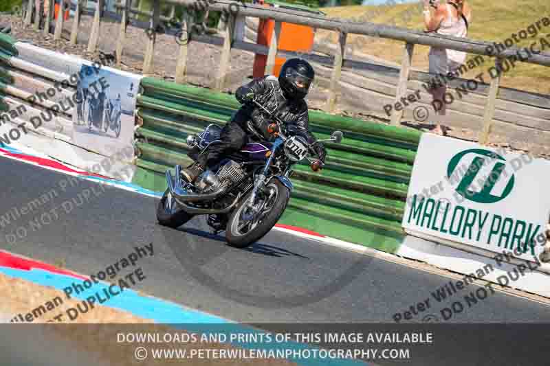 Vintage motorcycle club;eventdigitalimages;mallory park;mallory park trackday photographs;no limits trackdays;peter wileman photography;trackday digital images;trackday photos;vmcc festival 1000 bikes photographs